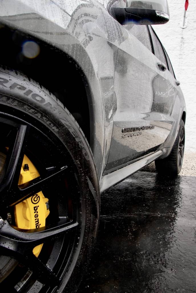 Jeep Grand Cherokee Trackhawk exterior wheel and body detailing from Carisma Customs